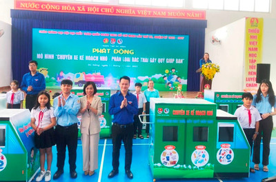 Mô hình "Chuyến xe kế hoạch nhỏ - Phân loại rác thải gây quỹ giúp bạn" tại Đà Nẵng