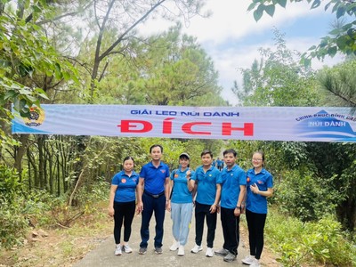 Tân Yên, Bắc Giang tổ chức giải leo núi cho cán bộ công đoàn cơ sở