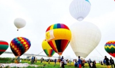 Thị xã Sơn Tây tổ chức Lễ hội khinh khí cầu "Bình minh trên thành cổ"