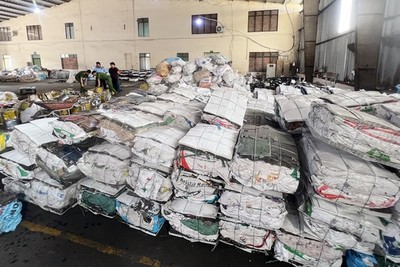 Phát hiện 100 tấn rác thải rắn nguy hại tại nhà xưởng trong KCN Biên Hòa 1