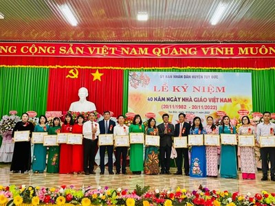 Huyện Tuy Đức (Đắk Nông) tổ chức lễ kỷ niệm 40 năm ngày nhà giáo Việt Nam