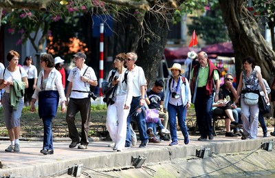 Lượng khách du lịch đến Hà Nội tăng mạnh so với năm trước