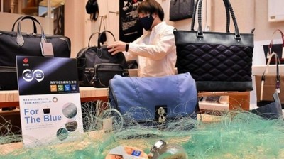 Nhật Bản: Sản xuất túi xách từ lưới đánh cá cũ
