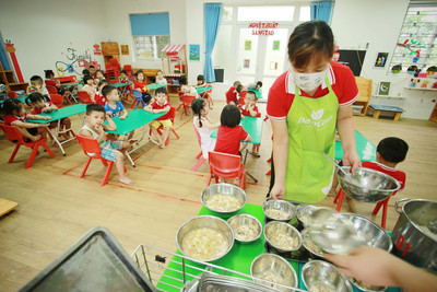 Hà Nội: Tăng cường quản lý vệ sinh an toàn thực phẩm bếp ăn bán trú cho học sinh