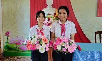 Hai em nữ sinh lớp 7 tại Quảng Trị nhặt được của rơi trả lại người mất