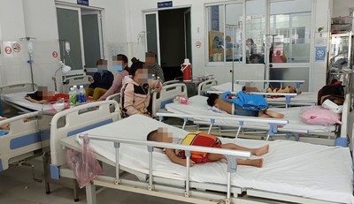 Tây Ninh: Nhiều học sinh nghi ngộ độc sau bữa sáng ở cổng trường
