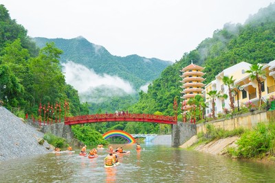 Cổng trời Đông Giang: Khu du lịch sinh thái có nhiều thác nước tự nhiên nhất Việt Nam