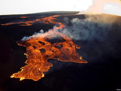 Núi lửa Mauna Loa ở Hawaii phun trào lần đầu tiên sau gần 40 năm