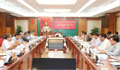 Khiển trách ông Đỗ Minh Tuấn, Phó Bí thư Tỉnh ủy, Chủ tịch UBND tỉnh Thanh Hóa