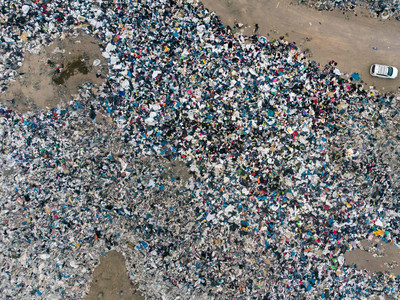 Sa mạc Chile trở thành bãi rác 'sân sau của cả thế giới'