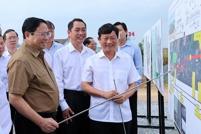 Thủ tướng Chính phủ Phạm Minh Chính thị sát các dự án trọng điểm tại Bình Dương