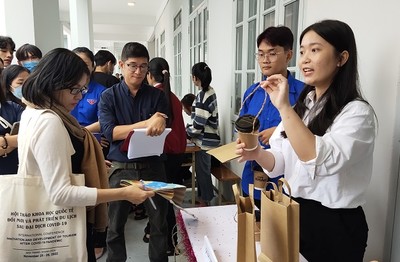 Sinh viên với chuỗi hoạt động "Nghĩ xanh, hành động xanh" tại Khánh Hoà