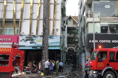 TP.HCM: Cháy nhà giữa trung tâm, giải cứu 4 người thoát khỏi an toàn