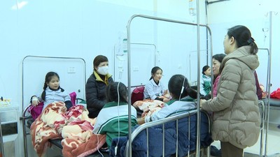40 học sinh Sơn La nhập viện nghi ngộ độc thực phẩm