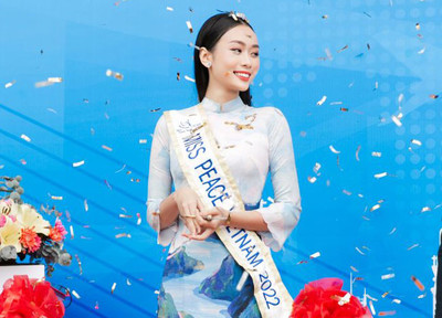 Hoa hậu Ban Mai: Từ trợ lí HHHV thế giới đến nàng hậu thanh nhã của showbiz Việt