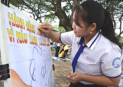 Đồng Tháp: Học sinh THPT tham dự Ngày hội vẽ tranh cổ động cấp tỉnh