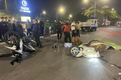 Hà Nội: Truy tìm tài xế xe máy tông chết người trên phố Trần Khát Chân