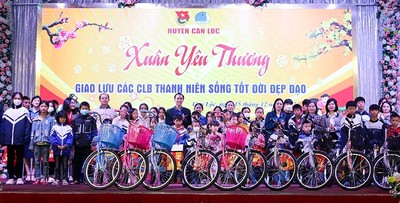 Hà Tĩnh: “Xuân yêu thương” của huyện đoàn Can Lộc cho trẻ em có hoàn cảnh khó khăn