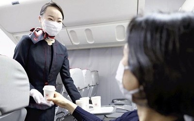 Nhật Bản: Tái chế cốc nhựa trên các chuyến bay để bảo vệ môi trường