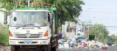 Bình Phước: Công nhân vệ sinh vất vả trăm bề do “bài toán” rác thải ở khu dân cư