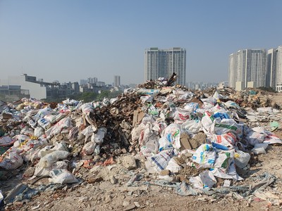 Ô nhiễm môi trường từ bãi rác trái phép tại phường Đại Kim: Trách nhiệm thuộc về ai?