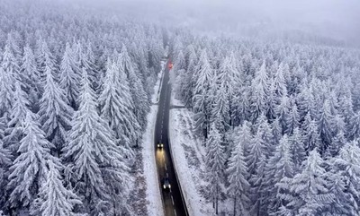 Băng tuyết làm tê liệt nhiều hoạt động giao thông tại Đức