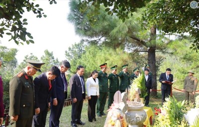 Quảng Bình: Lãnh đạo tỉnh dâng hương viếng mộ Đại tướng Võ Nguyên Giáp