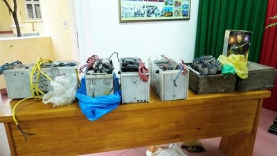 Người dân Quảng Bình tự giác giao nộp vật liệu nổ và thiết bị đánh bắt thủy sản bất hợp pháp