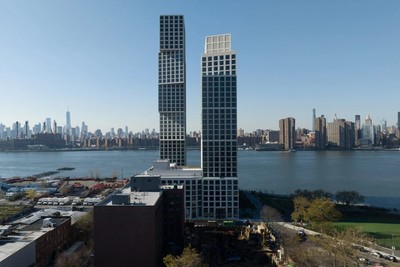 Cặp đôi tòa nhà chọc trời bắt mắt bên bờ sông Brooklyn