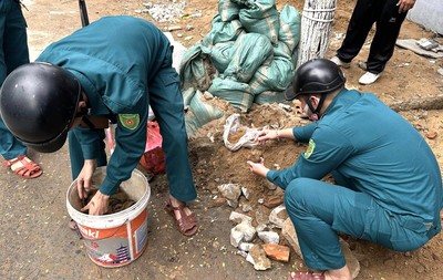 Đà Nẵng: Đào được 10 quả lựu đạn trong lúc thi công cải tạo vỉa hè