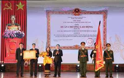 Đắk Lắk: Chủ tịch nước tặng Huân chương Lao động Hạng Ba cho TP. Buôn Ma Thuột