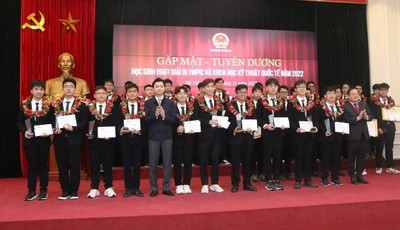 Tuyên dương 33 học sinh đoạt giải Olympic và khoa học quốc tế năm 2022
