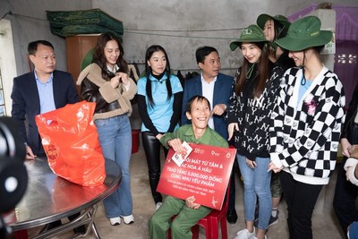 Hoa hậu Thùy Tiên cùng các nàng Hoa hậu, Á hậu mang Tết đến người dân nghèo ở Hà Tĩnh