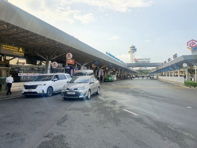 Cảng vụ hàng không đề xuất làm bãi đậu taxi tạm trước nhà ga quốc tế Tân Sơn Nhất