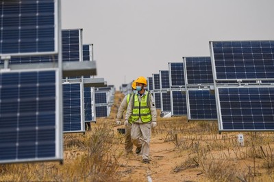 Trung Quốc: Khởi công dự án năng lượng tái tạo trên sa mạc lớn nhất thế giới