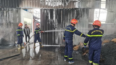 Quảng Ninh: Cháy xưởng sản xuất nhựa tại Cụm công nghiệp Cẩm Thịnh
