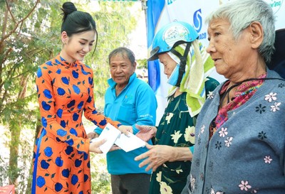 Hoa hậu Môi trường Thanh Hà mang yêu thương ngày cuối năm cho bà con nghèo nơi biên giới