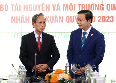 Phó Thủ tướng Trần Hồng Hà gặp mặt lãnh đạo Bộ TN&MT qua các thời kỳ nhân dịp Xuân Quý Mão 2023