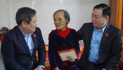 Chủ tịch Quốc hội Vương Đình Huệ thăm, chúc Tết người dân tại Quảng Bình