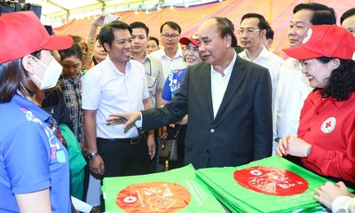 Chủ tịch nước Nguyễn Xuân Phúc dự chương trình “Tết nhân ái” Xuân Quý Mão tại Kiên Giang