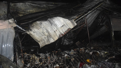 Chợ Bình Định bốc cháy lúc nửa đêm gây thiệt hại lớn