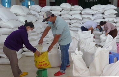 Cấp phát hơn 1.300 tấn gạo cho người dân thiếu lương thực dịp Tết tại Nghệ An