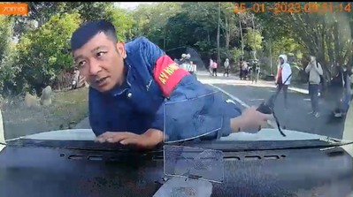 Quảng Ninh: Phản cảm hình ảnh nhân viên an ninh khu du lịch Yên Tử xô xát với khách du lịch