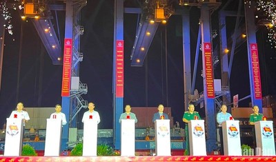 Thủ tướng Phạm Minh Chính dự Lễ phát lệnh ra quân sản xuất đầu năm tại cảng Tân Cảng