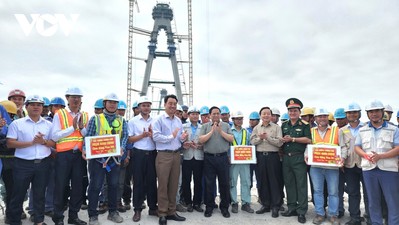 Thủ tướng Phạm Minh Chính kiểm tra Dự án cao tốc khu vực Đồng bằng sông Cửu Long