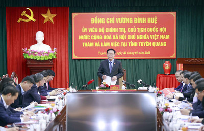 Chủ tịch Quốc hội Vương Đình Huệ làm việc với lãnh đạo tỉnh Tuyên Quang