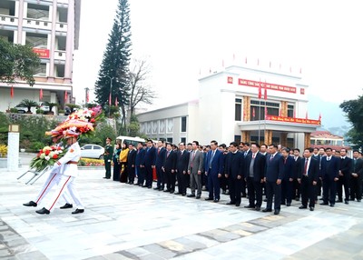 Hà Giang: Tổ chức Lễ dâng hoa nhân kỷ niệm 93 năm Ngày thành lập Đảng