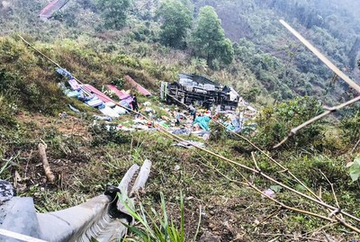 Hà Giang: Xe tải mất phanh, lao xuống vực sâu khiến 4 người bị thương