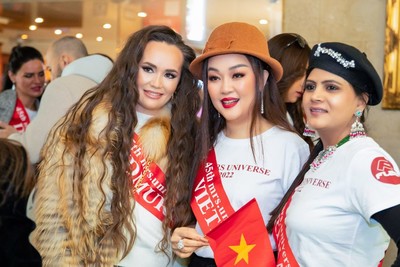 Thanh lịch, sang trọng, Hoàng Thanh Nga nổi bật giữa dàn thí sinh Mrs Universe 2022