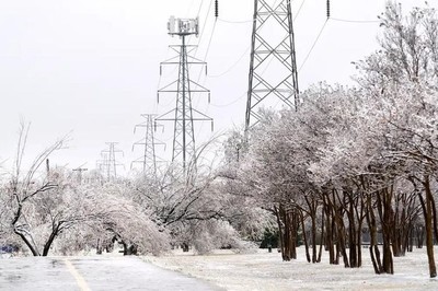 Mỹ: Hàng trăm nghìn người dân Texas mất điện giữa mùa đông lạnh giá
